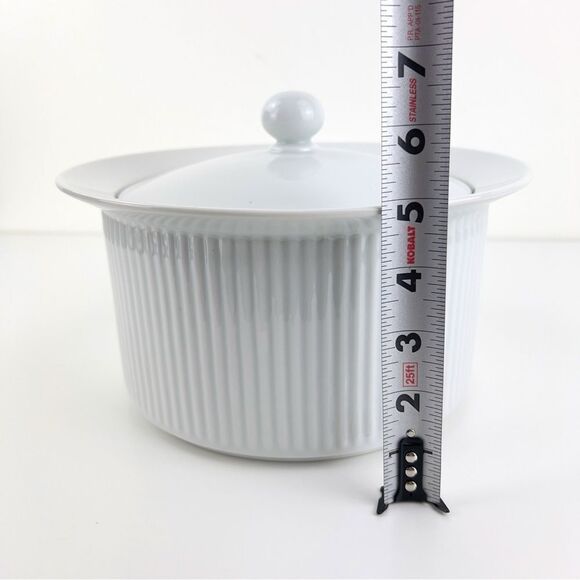 DANSK Porcelain 3 qt. ROUND COVERED CASSEROLE Bisserup White - Picture 7 of 8